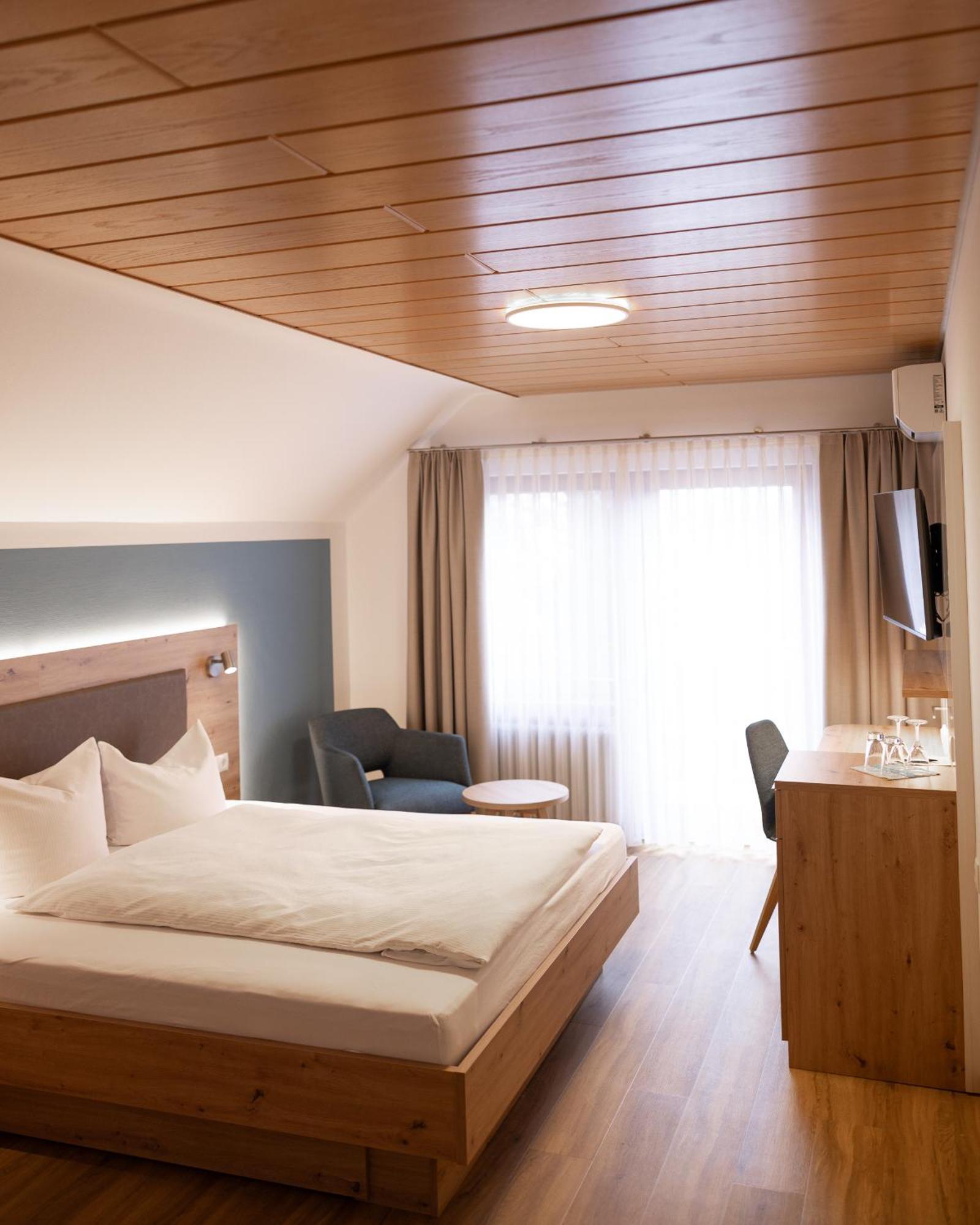 Pensión Zum Roessel Lichtenau 3*